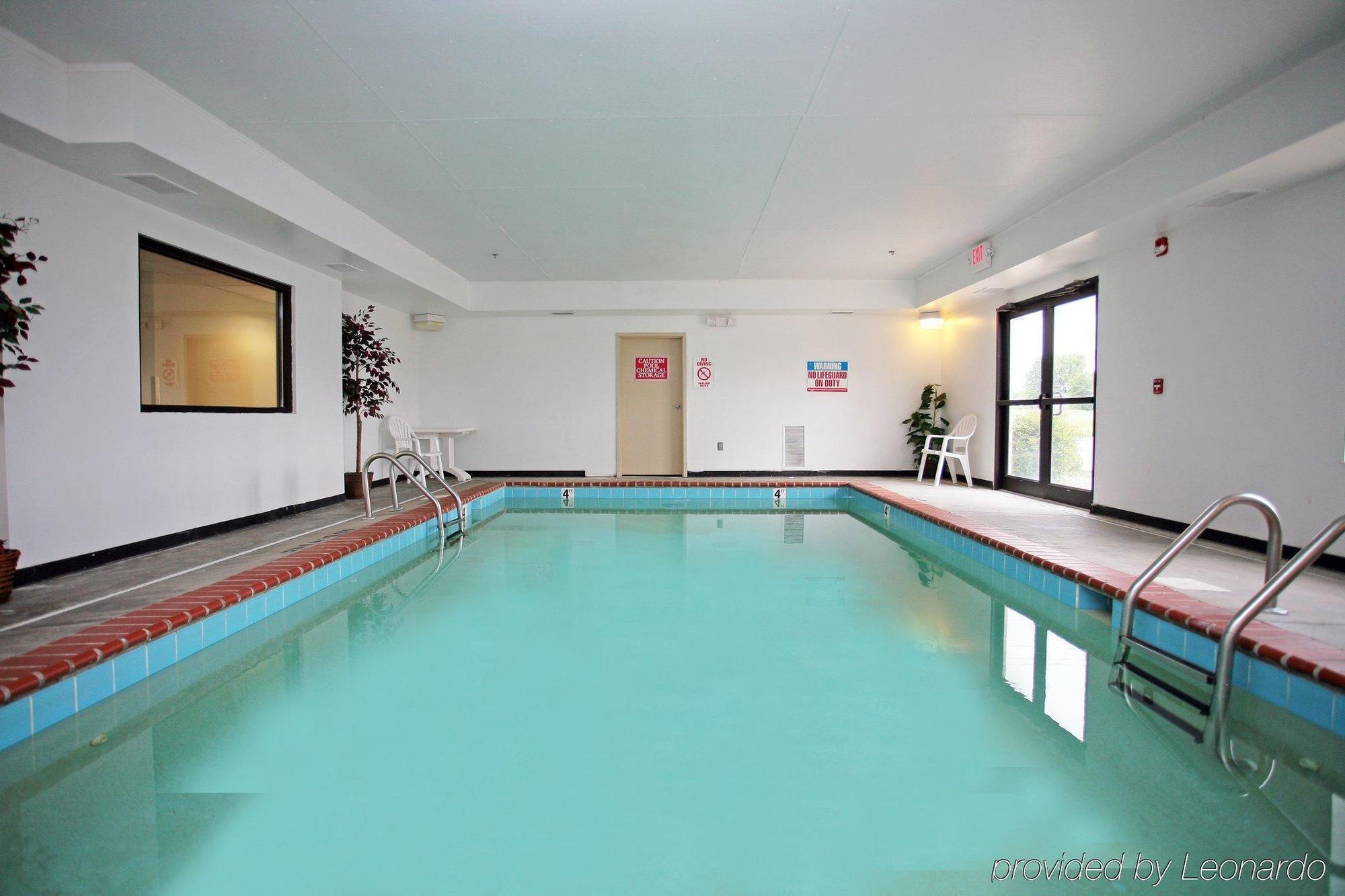 Americas Best Value Inn Louisville Bagian luar foto