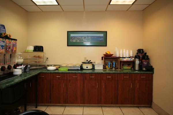 Americas Best Value Inn Louisville Bagian luar foto