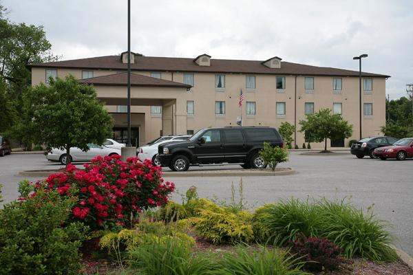 Americas Best Value Inn Louisville Bagian luar foto