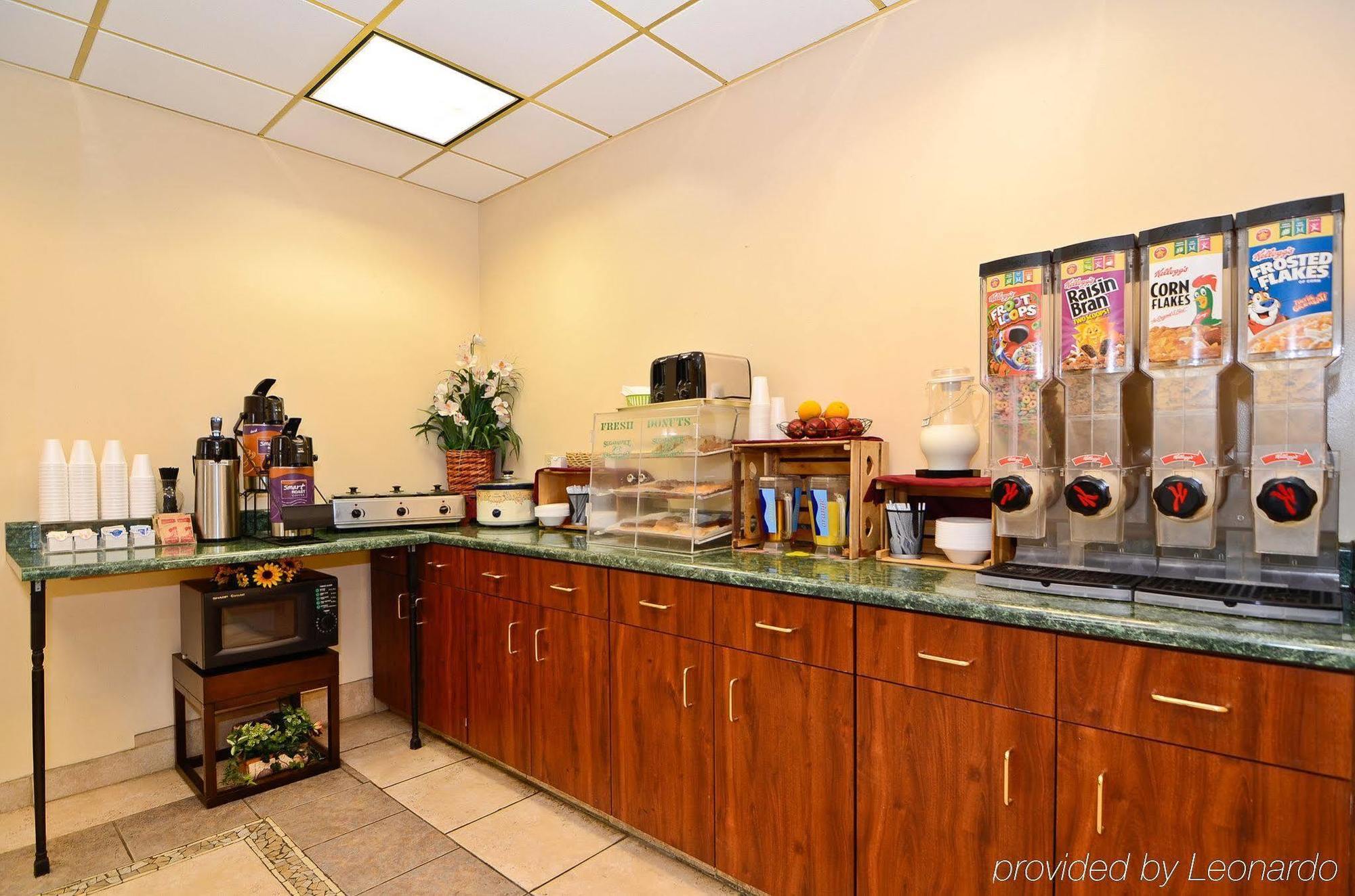 Americas Best Value Inn Louisville Bagian luar foto