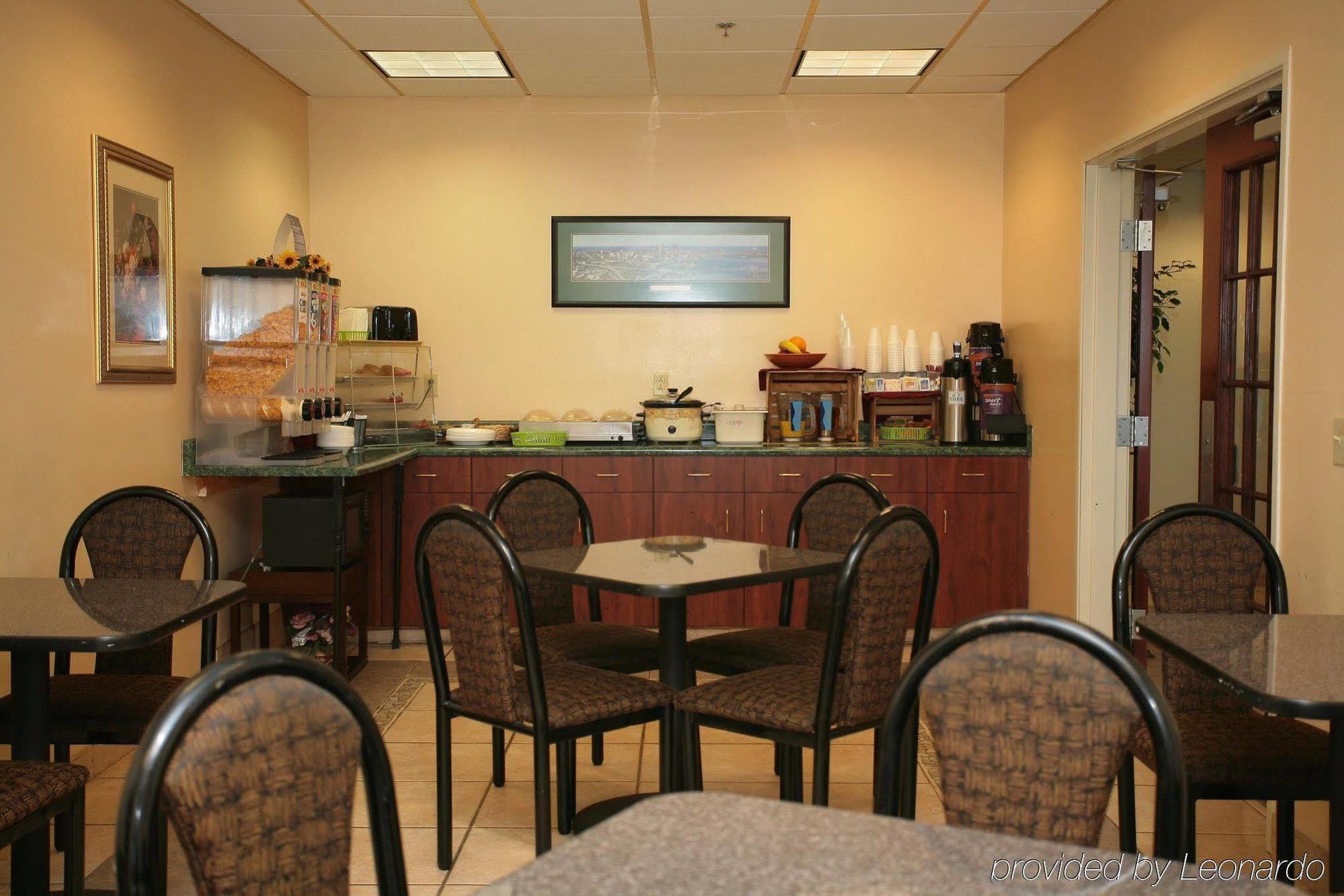 Americas Best Value Inn Louisville Bagian luar foto
